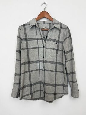L.L.Bean Gray and Black Plaid Long Sleeve Button Up Shirt size M